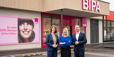 Kopie Die BIPA Geschäftsführer:innen Margit Reisinger, Daniela Reumann und Markus Geyer (v.l.n.r.)