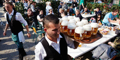 Schweizerhaus trotzt Teuerung und hält Bierpreis stabil