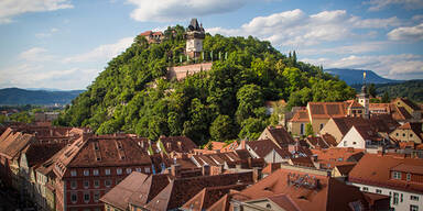 Fußball-Fan (18) stürzt nach Lokaltour vom Grazer Schloßberg