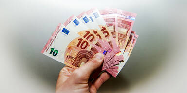 So viel Bargeld horten Herr und Frau Österreicher zu Hause
