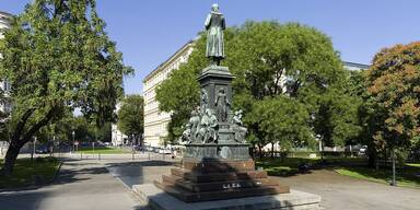 Schillerplatz