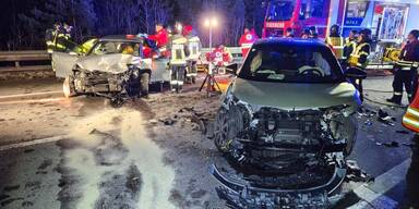 Crash auf S6: Frau bei Unfall auf Pannenstreifen eingeklemmt