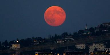 2014-09-10T091210Z_1_LOVEA890PK903_RTRMADP_BASEIMAGE-960X540_ONLINE-MOND-O.JPG