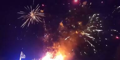 2015-10-28T090844Z_1_LOP000HDOVUHP_RTRMADP_BASEIMAGE-960X540_ONLINE-FEUERWERK.JPG