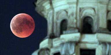 Der Blutmond über Rom