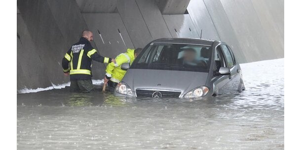 Südautobahn versink im Unwetter-Wahnsinn :: wetter.at