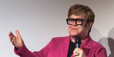Fan-Schock: Elton John nach wilder Party im Gips-Korsett 