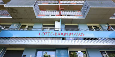 2025-05-20-hofbenennung-lotte-brainin-hof-1.jpg