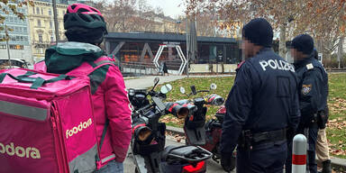 Potenzmittel im Gepäck: Drogenlenker auf E-Scooter gestoppt