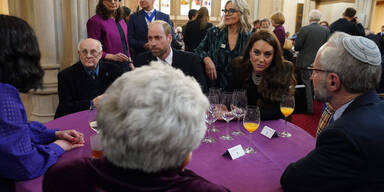 Kate und William sprechen mit Holocaust-Überlebenden