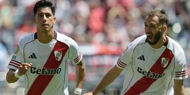 River Plate jubelt mit Real-Teenie 