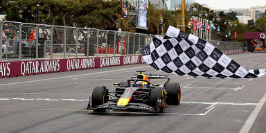 Verstappen siegt, Piastri crasht