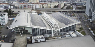 Fassaden-PV-Anlage liefert Strom und Schatten für die Steffl Arena