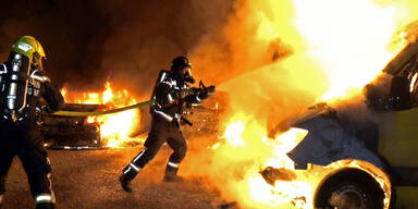 Flammen-Inferno: Brennende Autos in Traiskirchen