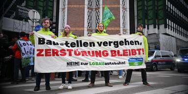Große Demo gegen Lobautunnel vor Ministerium