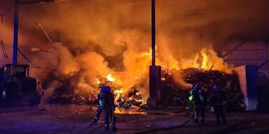 Lagerhalle Penzing Flammen Recycling