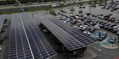 Mehr als 3.000 Parkplätze werden mit Photovoltaik überdacht