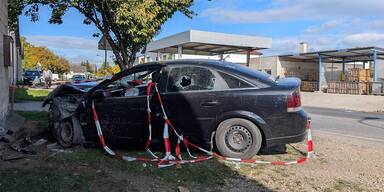 Schlepper krachte in Hausmauer: 11 Flüchtlinge verletzt
