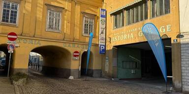 Astoria-Garage mit 300 Parkplätzen wiedereröffnet
