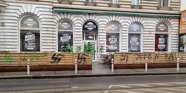 "Juden raus" und Hakenkreuze: Nazi-Schmierereien sorgen für Entsetzen vor Gedenktag