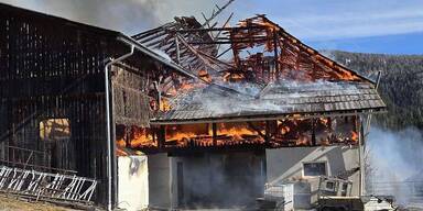 Stallgebäude ging in Flammen auf: 40 Rinder gerettet