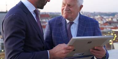 FPÖ-Landbauer in Prag: Autobahn, Bahn und Rundfunk-Gebühren im Fokus
