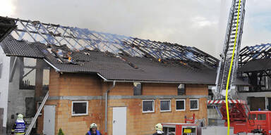 Blitzschlag: Brand auf Anwesen in Tarsdorf