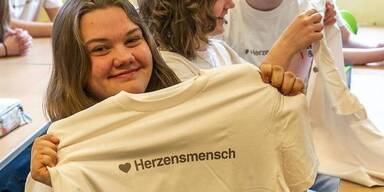 Herzinfarkt im Hallenbad: Schüler retten 89-Jährige vor dem sicheren Tod