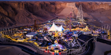 Mitten in der Wüste: Mega-Vergnügungspark mit F1-Rennstrecke eröffnet