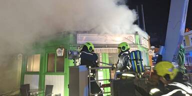 Großeinsatz in Amstetten: Kebap-Lokal in Vollbrand