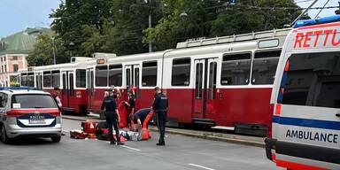 Straßenbahn erfasst Fußgänger in Favoriten