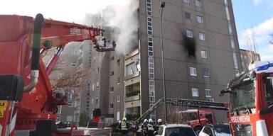 Großeinsatz nach Brand in Mehrparteienhaus in Wiener Neudorf