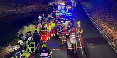 Auto stürzte in See: 29-jähriger Lenker tot