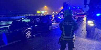 Lenker (71) drehte auf A1-Ausfahrt um und baute Crash