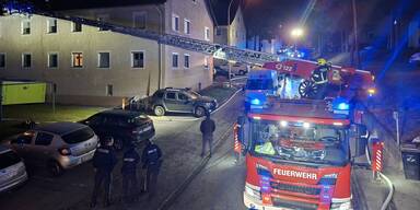 Florianis bekämpften Flammen: Wohnung abgebrannt.