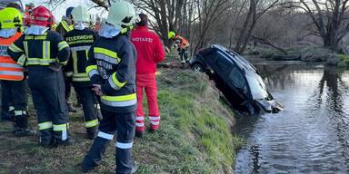 Auto landete in Fluss: Lenker (43) gerettet