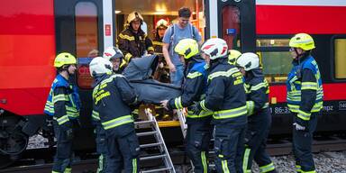 ÖBB-Zug erfasst Person: 250 Fahrgäste evakuiert