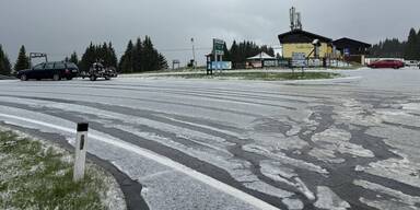 Warnstufe-Rot: Touristen müssen vor Hagel-Gewitter fliehen