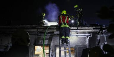 Brand auf Vereinsgelände: Vater rettet Kinder
