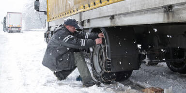 Lkw-Kettenpflicht auf vier Straßenabschnitten