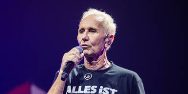 EAV-Legende Klaus Eberhartinger mit 75 noch einmal Papa geworden