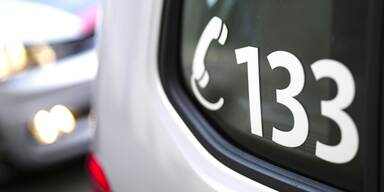 Falscher Paketbote raubt Pensionisten in Wohnung aus