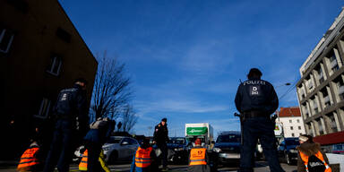 "Klimakleber"-Prozess: Fast 50 Angeklagte vor Gericht