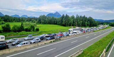 Stau-Chaos: Wieder drei Stunden Zeitverlust im Pfingstverkehr