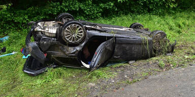 Betrunkener Vater baut mit Familie im Auto schweren Unfall
