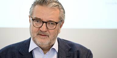 Hacker versichert: "keine Wartelisten für Niederösterreicher"