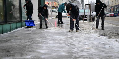 Glatteis-Stürze: Lange Warteschlangen in Unfall-Ambulanzen