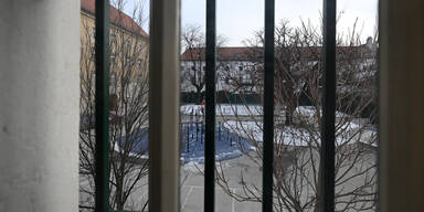 Chaos im neuen Jugendknast: JA Münnichplatz zum Bersten voll