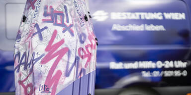 Letzte Fahrt im Graffiti-Sarg! Wien-Bestattung macht's möglich