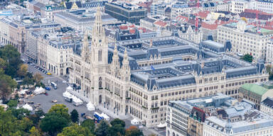 APA THEMENBILD  WIEN  RATHAUS  LUFTAUFNAHME =.jpg